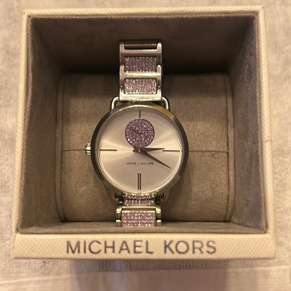 Michael Kors Women\'s Portia
Stainless Steel and Lavender Pave
Watch 37MM MK3842